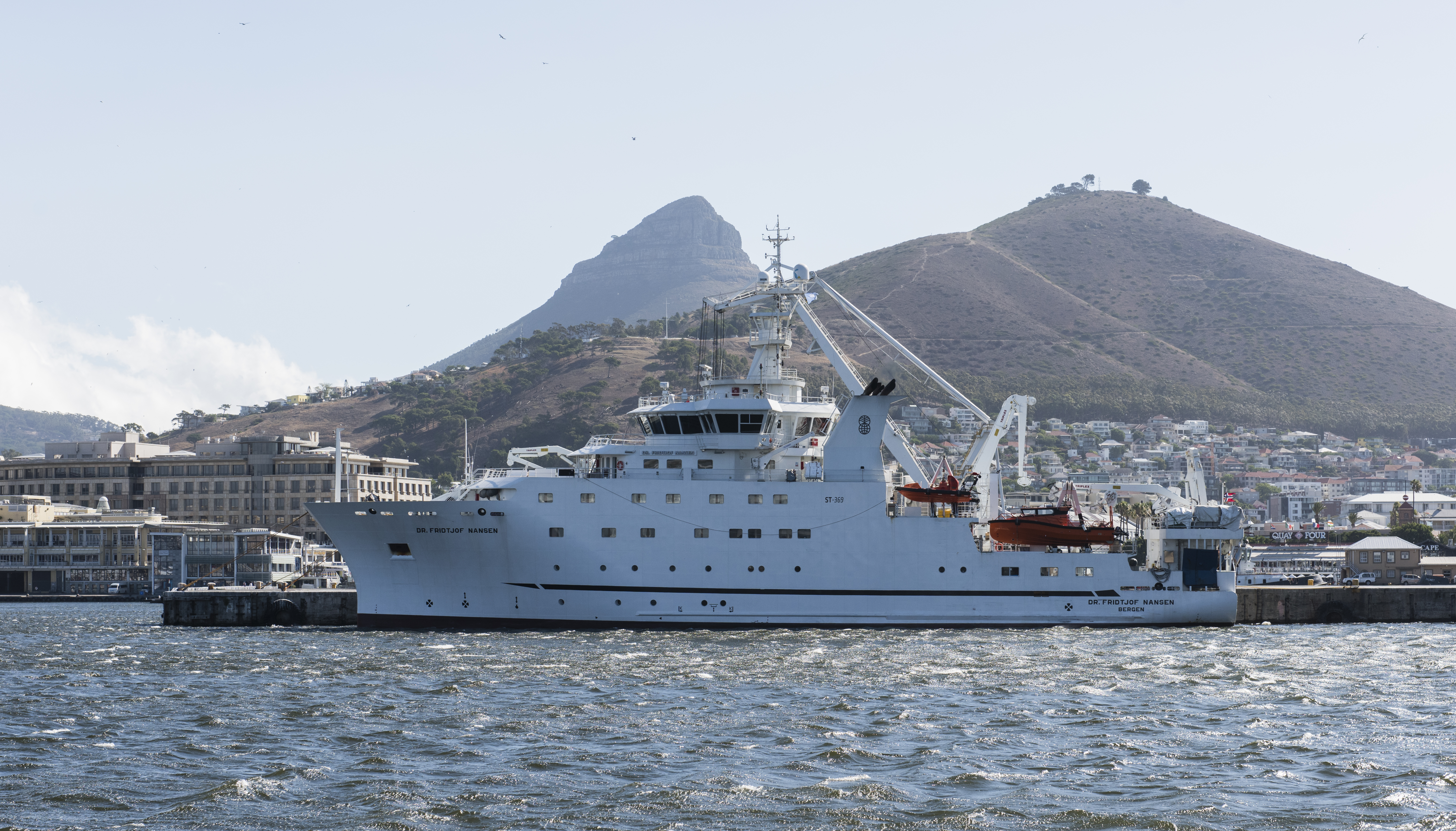 Forskningsfartøyet Dr. Fridtjof Nansen til kai i Cape Town.